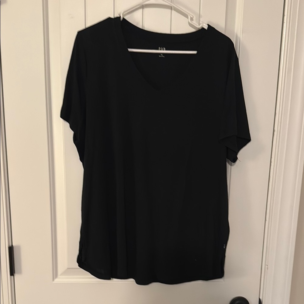 XXL Women's Black GAP V-Neck Top